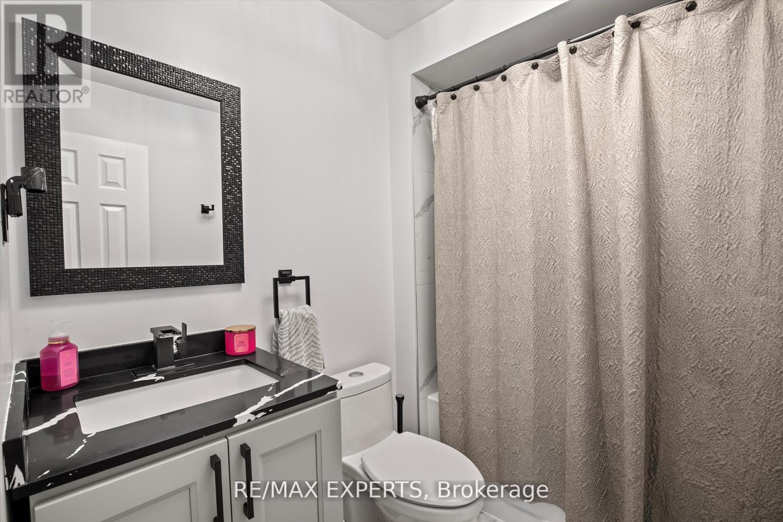 4 Martindale Crescent, Brampton, Ontario  L6X 2T9 - Photo 13 - W12841070