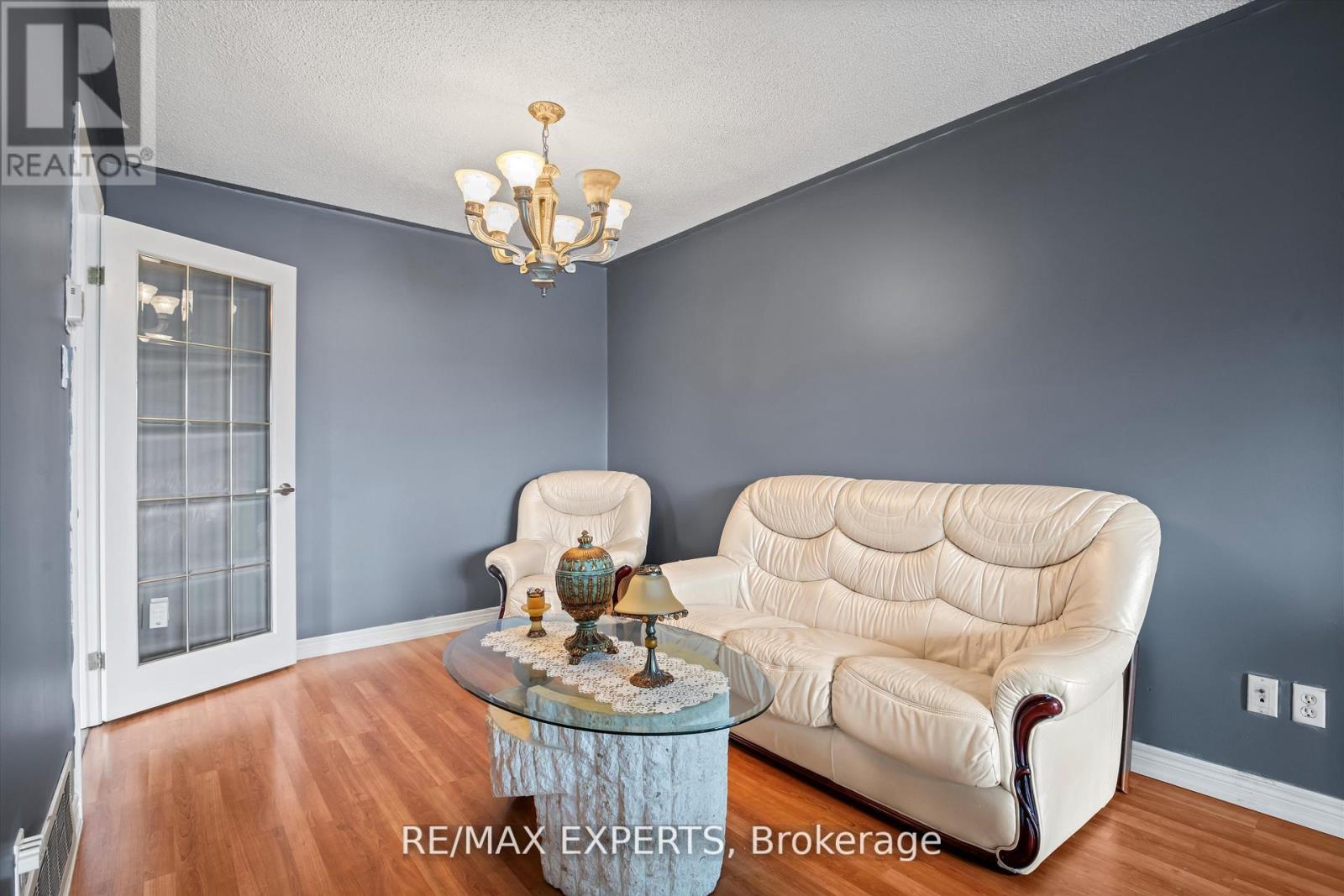 4 Martindale Crescent, Brampton, Ontario  L6X 2T9 - Photo 7 - W12841070