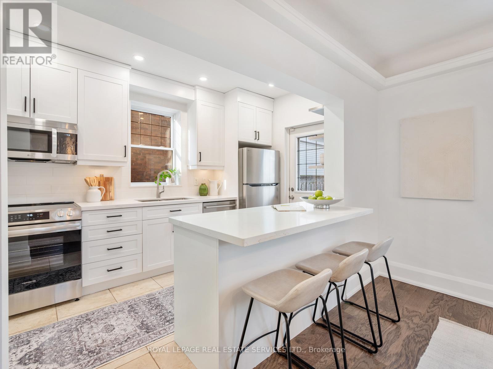 387 Kennedy Avenue, Toronto, Ontario  M6P 3C5 - Photo 14 - W12841080