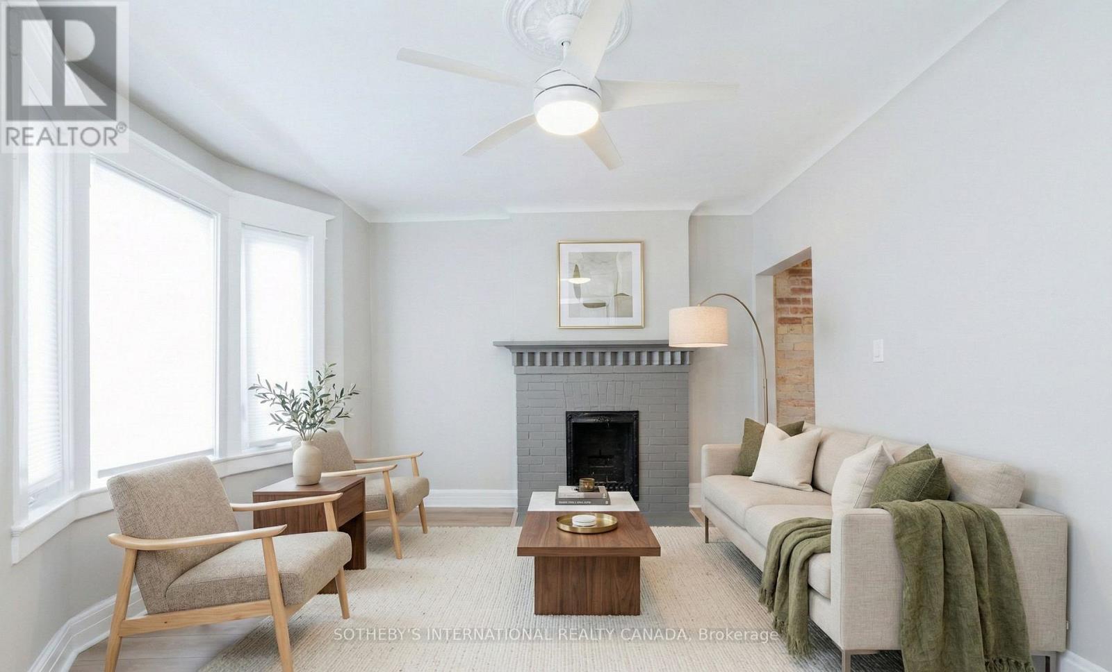 Upper - 15 Indian Rd Crescent, Toronto, Ontario  M6P 2E9 - Photo 3 - W12841082