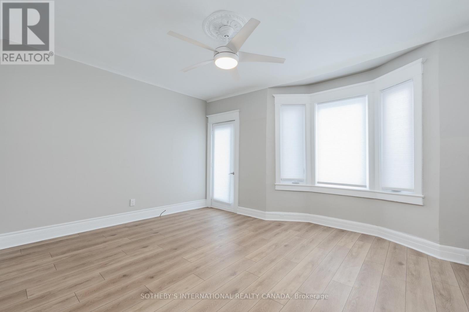 Upper - 15 Indian Rd Crescent, Toronto, Ontario  M6P 2E9 - Photo 8 - W12841082