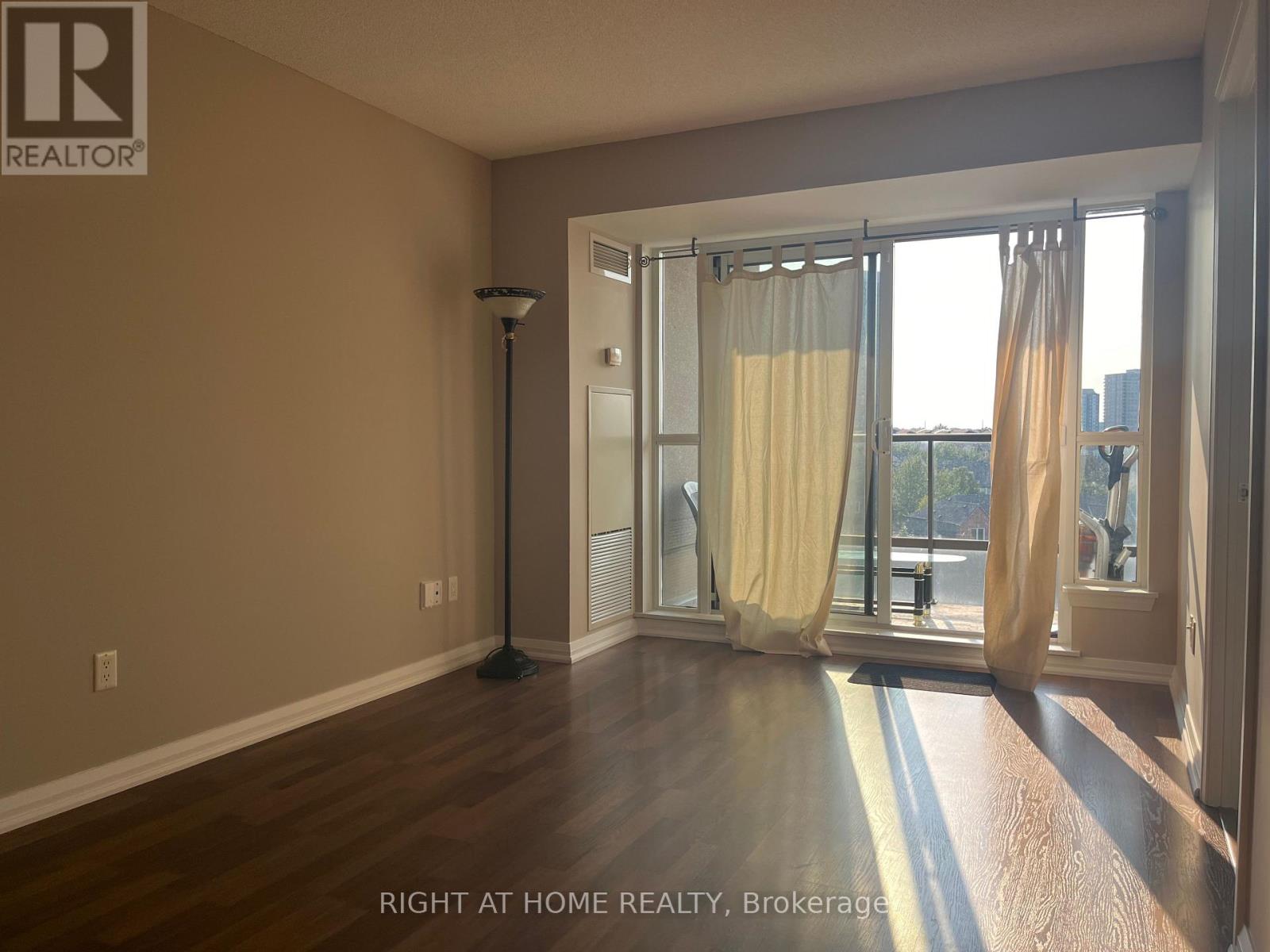 707 - 220 Forum Drive, Mississauga, Ontario  L4Z 4K1 - Photo 2 - W12841086