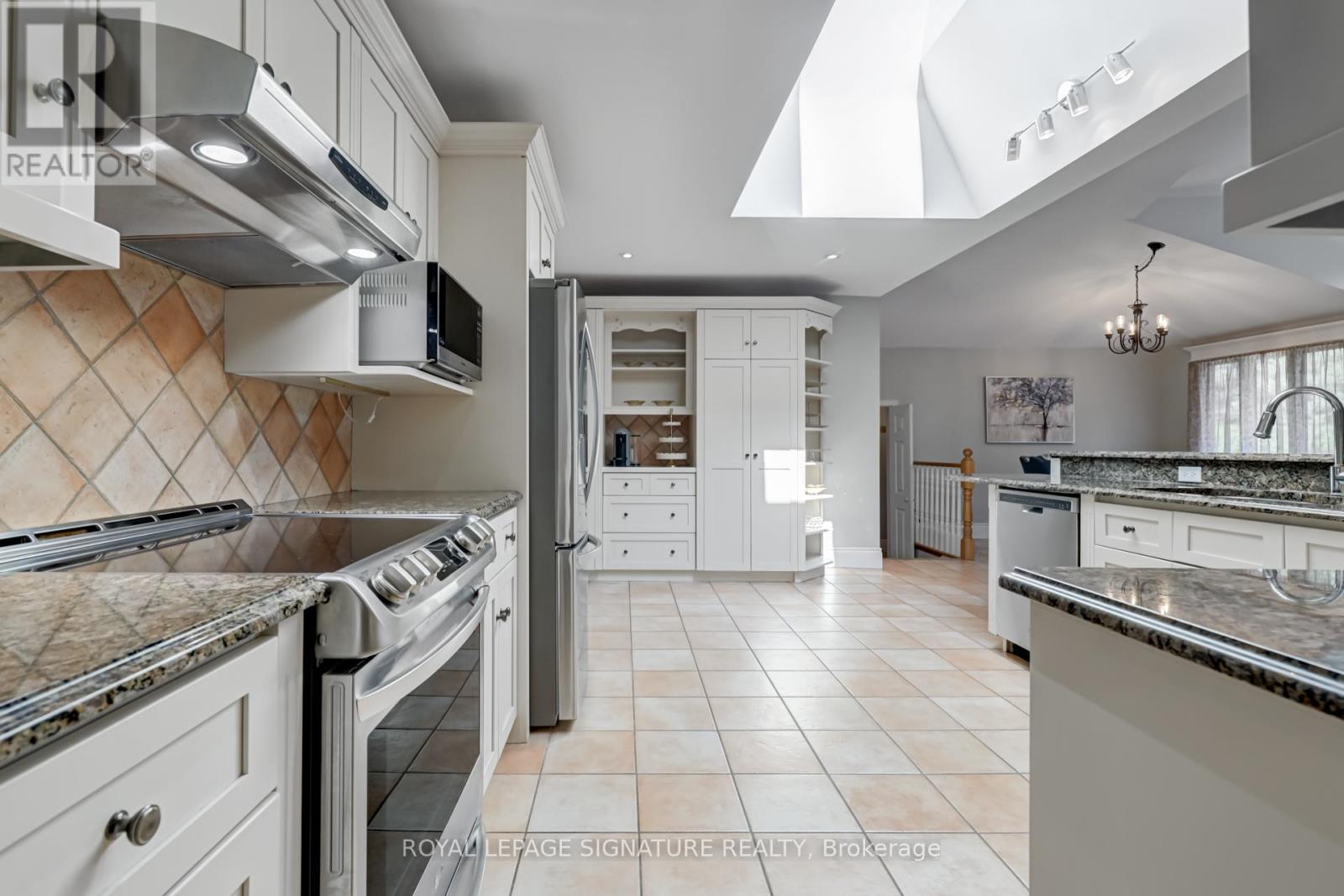 383 Maplehurst Avenue, Oakville, Ontario  L6L 4Y3 - Photo 11 - W12841092