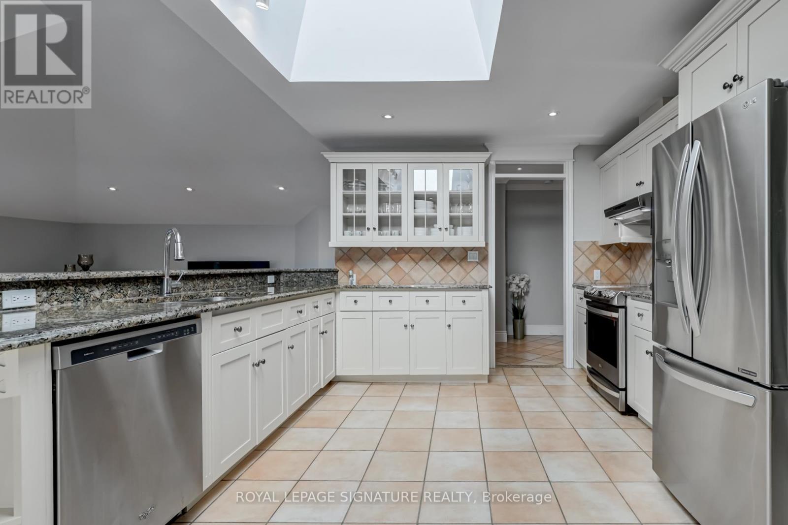 383 Maplehurst Avenue, Oakville, Ontario  L6L 4Y3 - Photo 12 - W12841092