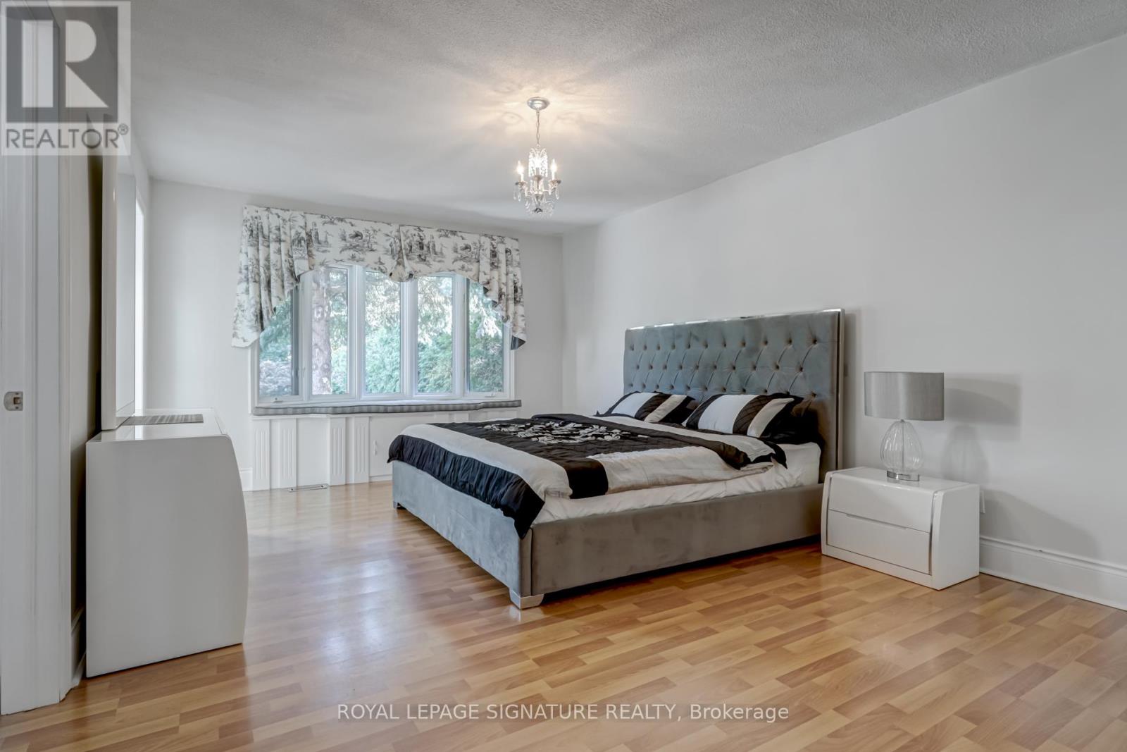 383 Maplehurst Avenue, Oakville, Ontario  L6L 4Y3 - Photo 13 - W12841092