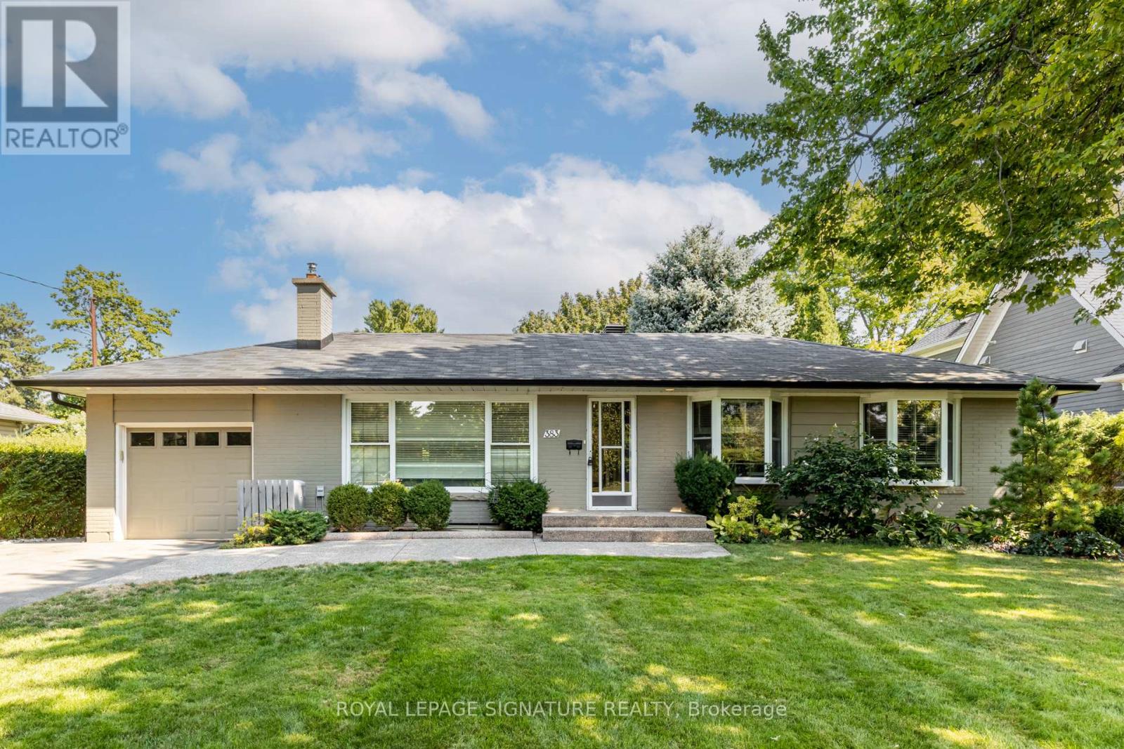 383 Maplehurst Avenue, Oakville, Ontario  L6L 4Y3 - Photo 2 - W12841092