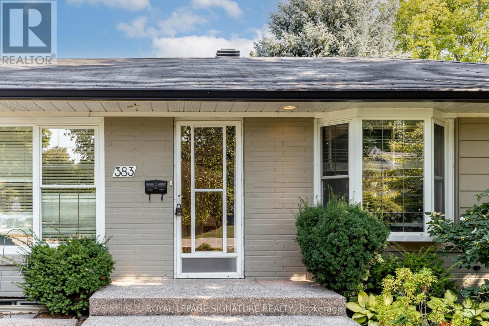 383 Maplehurst Avenue, Oakville, Ontario  L6L 4Y3 - Photo 4 - W12841092