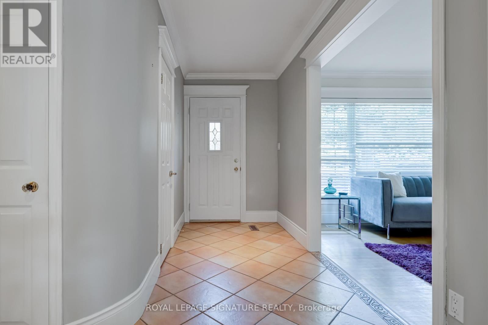 383 Maplehurst Avenue, Oakville, Ontario  L6L 4Y3 - Photo 5 - W12841092