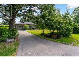 383 MAPLEHURST AVENUE, Oakville, Ontario