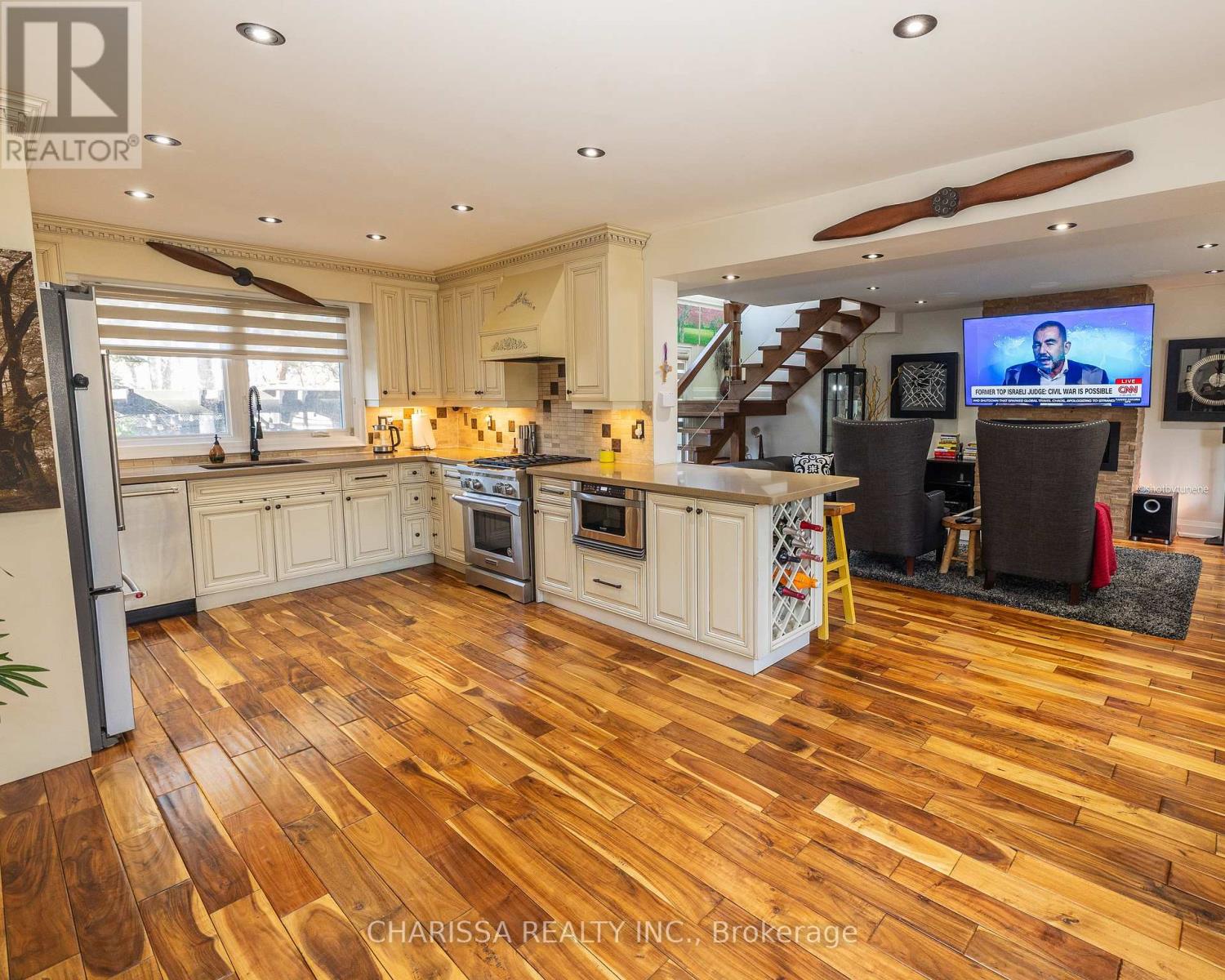 60 Belvedere Drive, Oakville, Ontario  L6L 4B6 - Photo 6 - W12841118