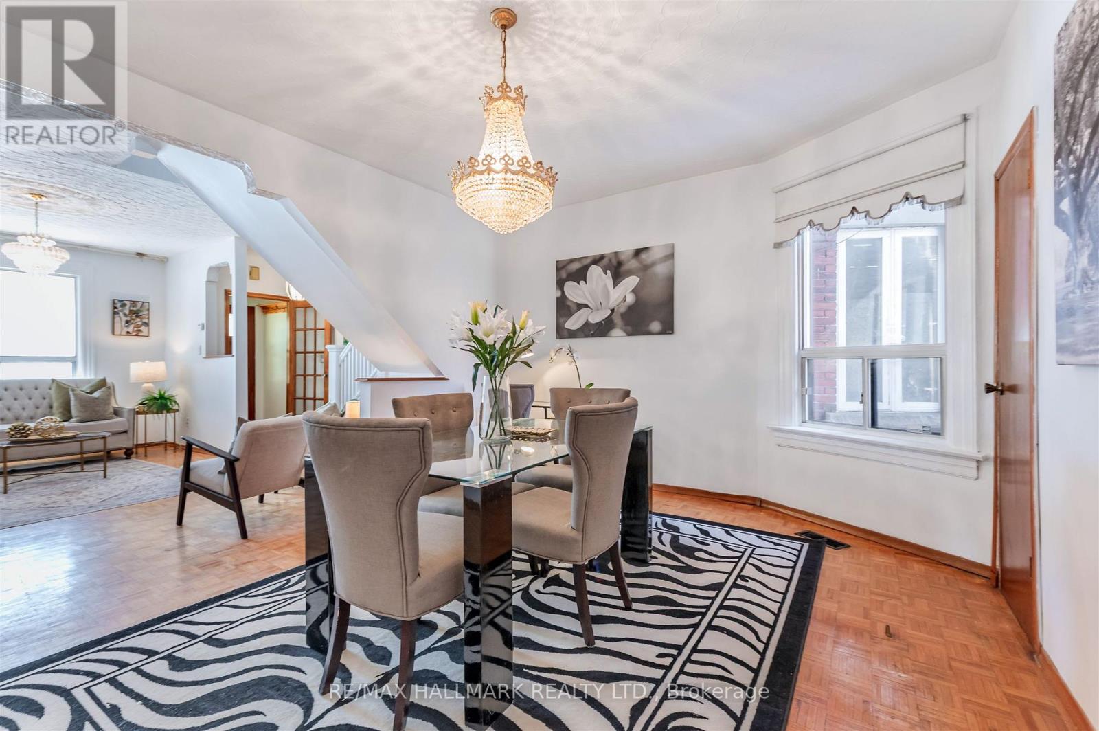 4 Irene Avenue, Toronto, Ontario  M6G 1M6 - Photo 17 - W12841124