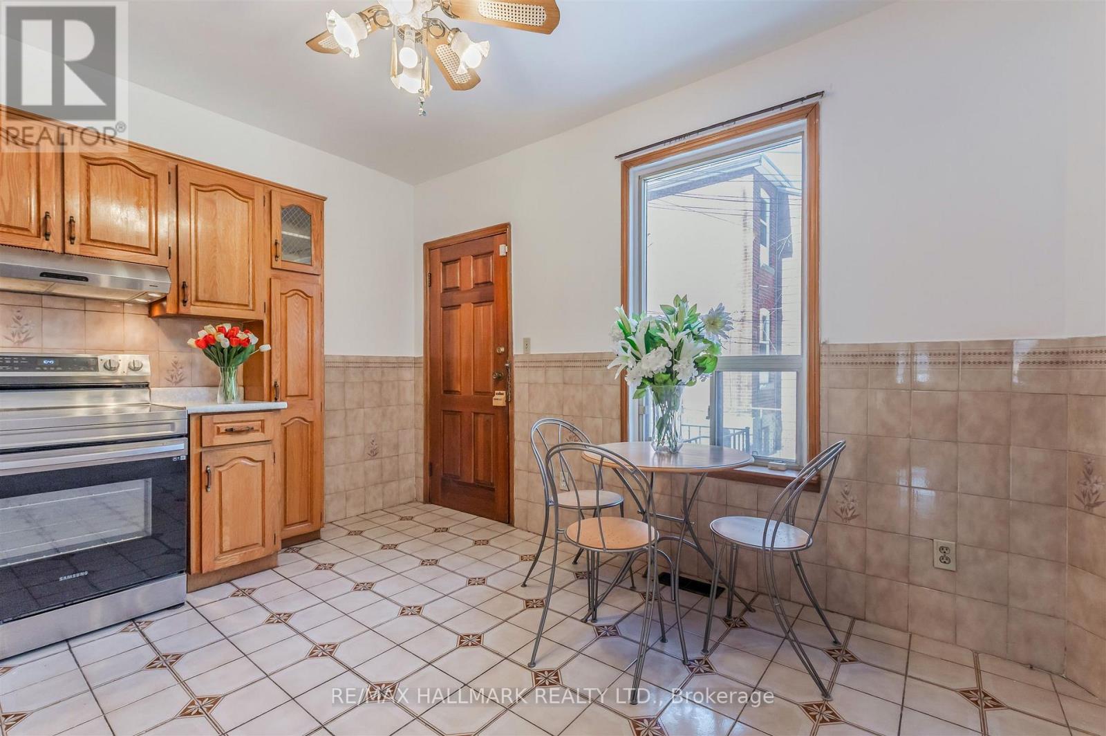 4 Irene Avenue, Toronto, Ontario  M6G 1M6 - Photo 19 - W12841124