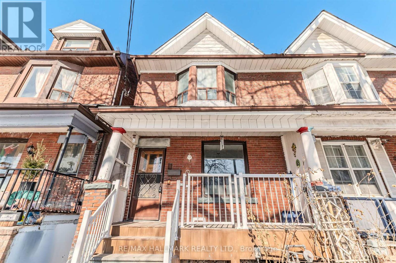 4 Irene Avenue, Toronto, Ontario  M6G 1M6 - Photo 2 - W12841124