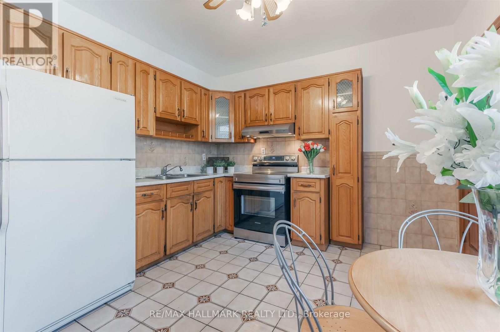 4 Irene Avenue, Toronto, Ontario  M6G 1M6 - Photo 20 - W12841124