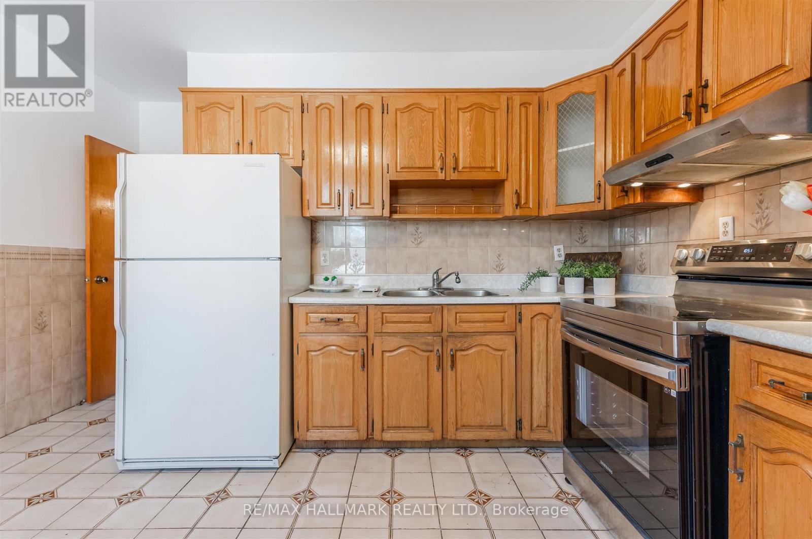 4 Irene Avenue, Toronto, Ontario  M6G 1M6 - Photo 22 - W12841124