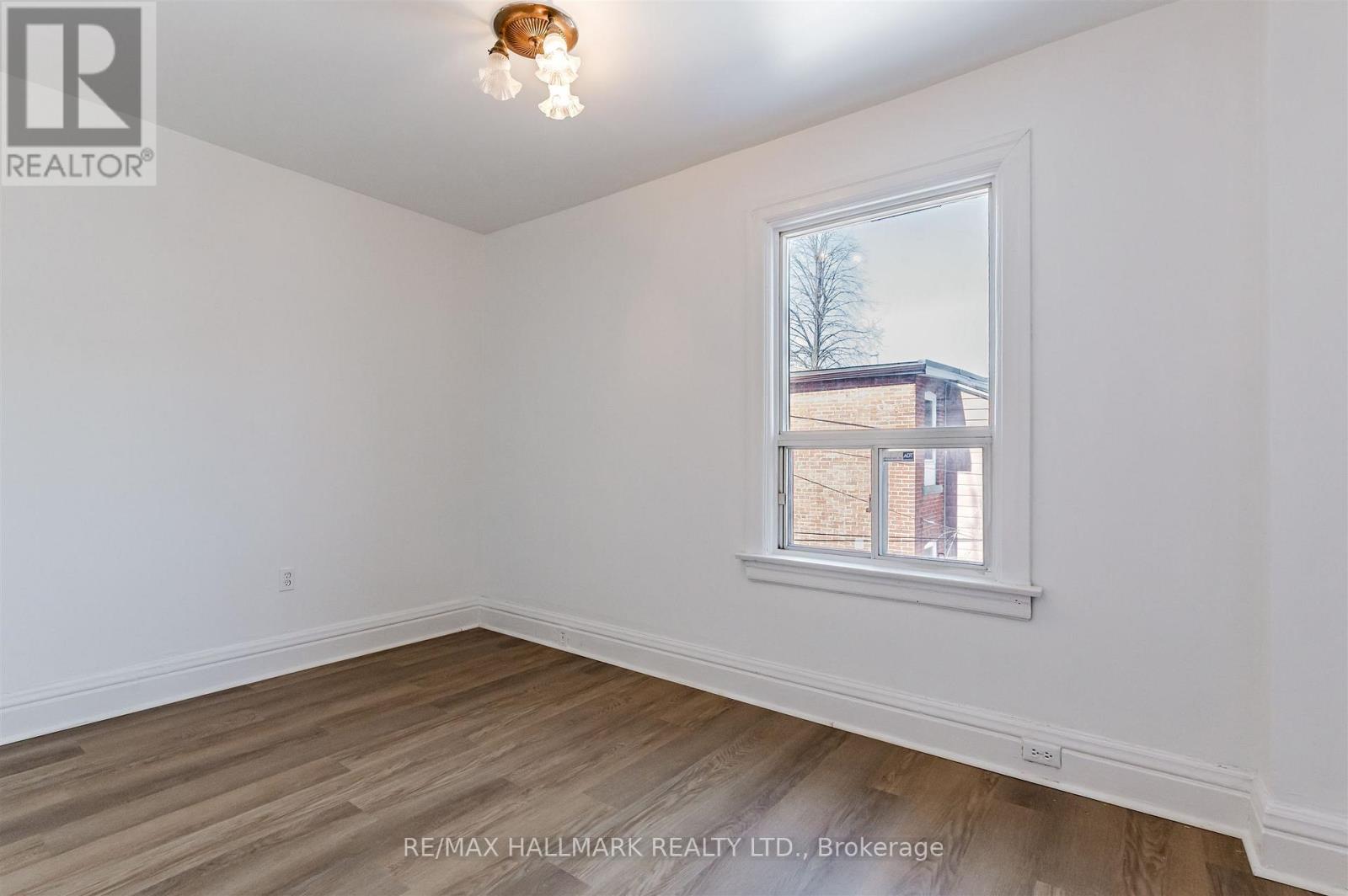 4 Irene Avenue, Toronto, Ontario  M6G 1M6 - Photo 32 - W12841124