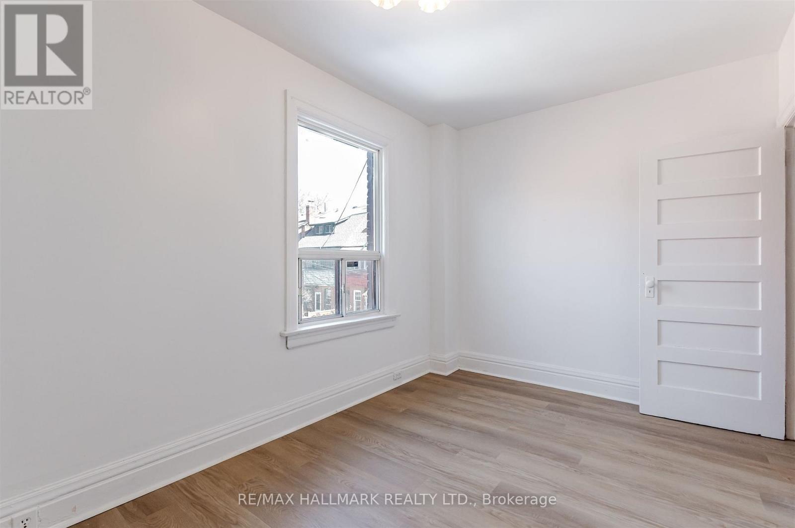 4 Irene Avenue, Toronto, Ontario  M6G 1M6 - Photo 33 - W12841124