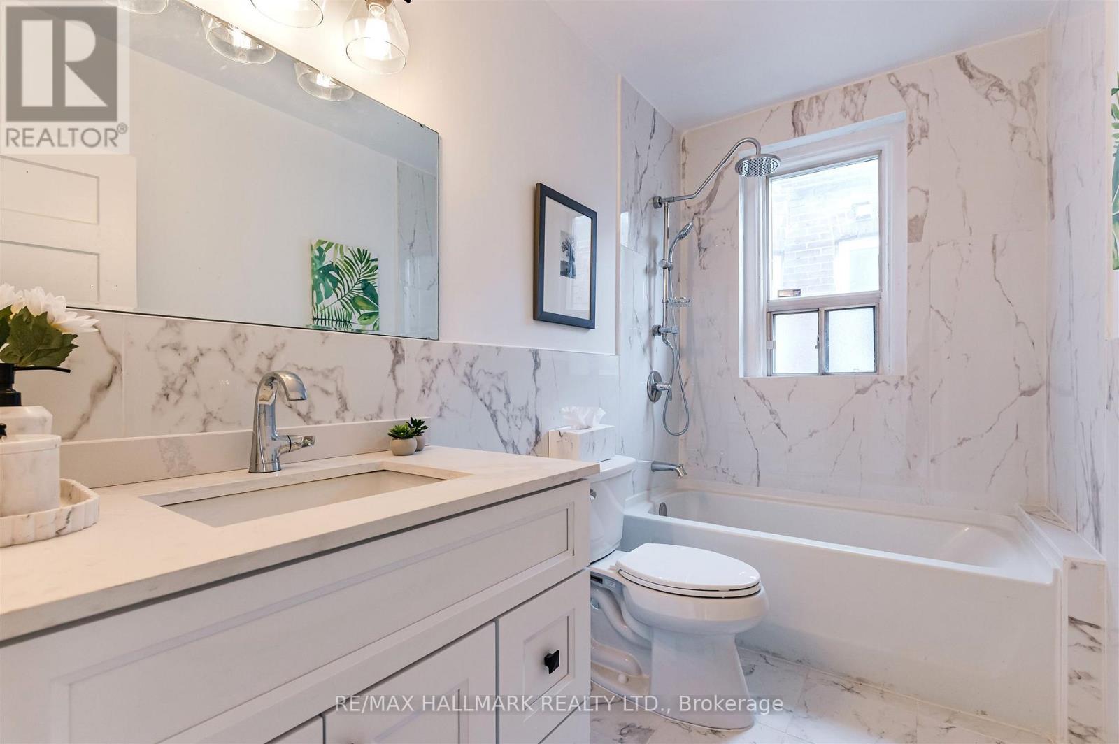 4 Irene Avenue, Toronto, Ontario  M6G 1M6 - Photo 34 - W12841124