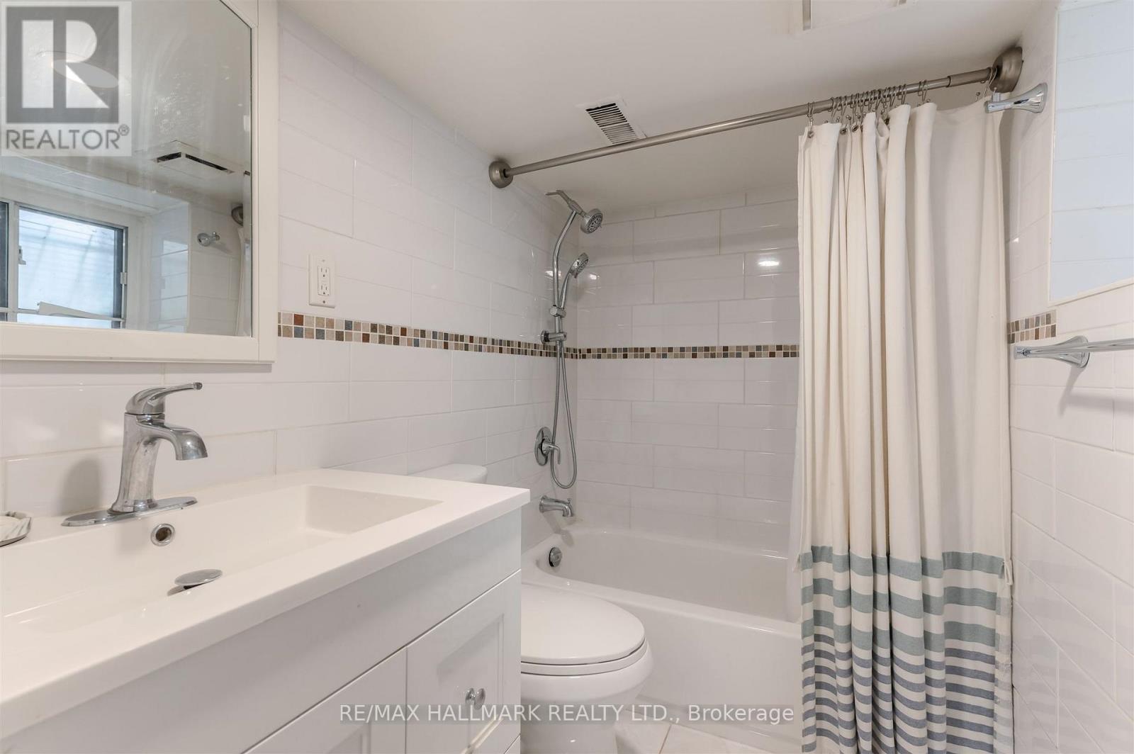 4 Irene Avenue, Toronto, Ontario  M6G 1M6 - Photo 37 - W12841124