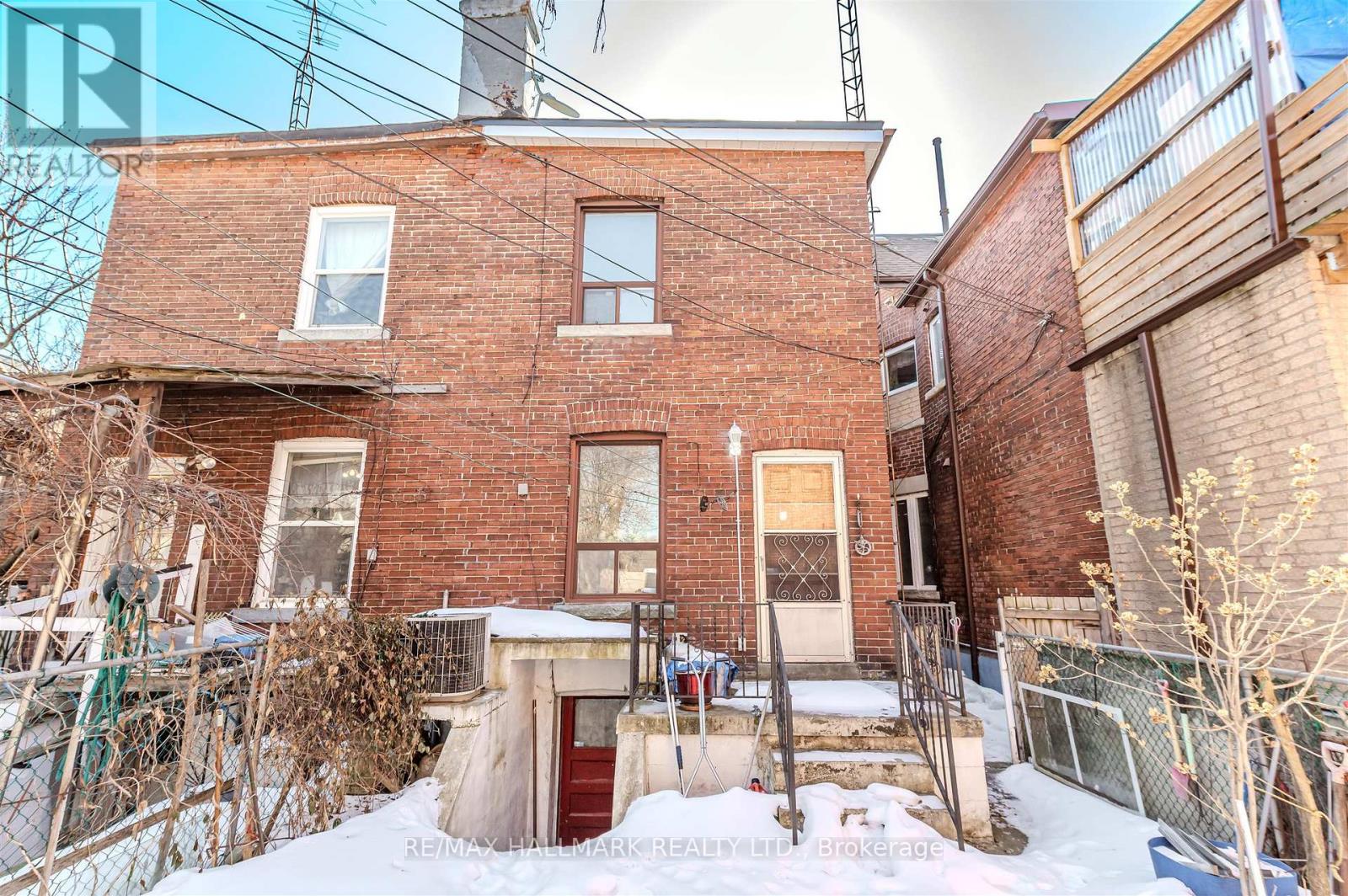 4 Irene Avenue, Toronto, Ontario  M6G 1M6 - Photo 40 - W12841124