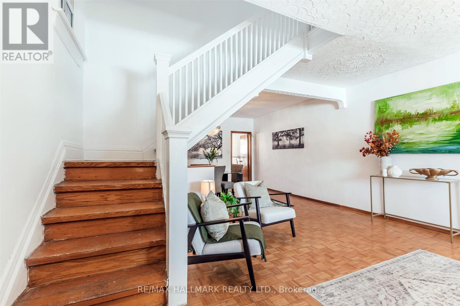 4 Irene Avenue, Toronto, Ontario  M6G 1M6 - Photo 5 - W12841124