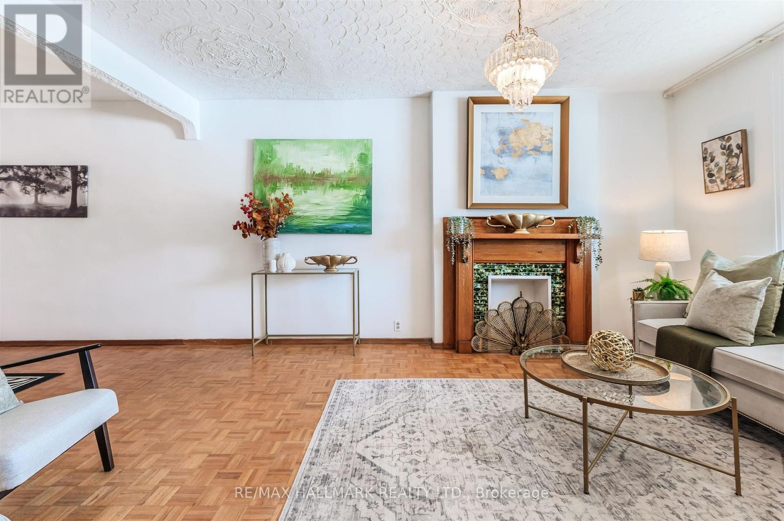 4 Irene Avenue, Toronto, Ontario  M6G 1M6 - Photo 6 - W12841124