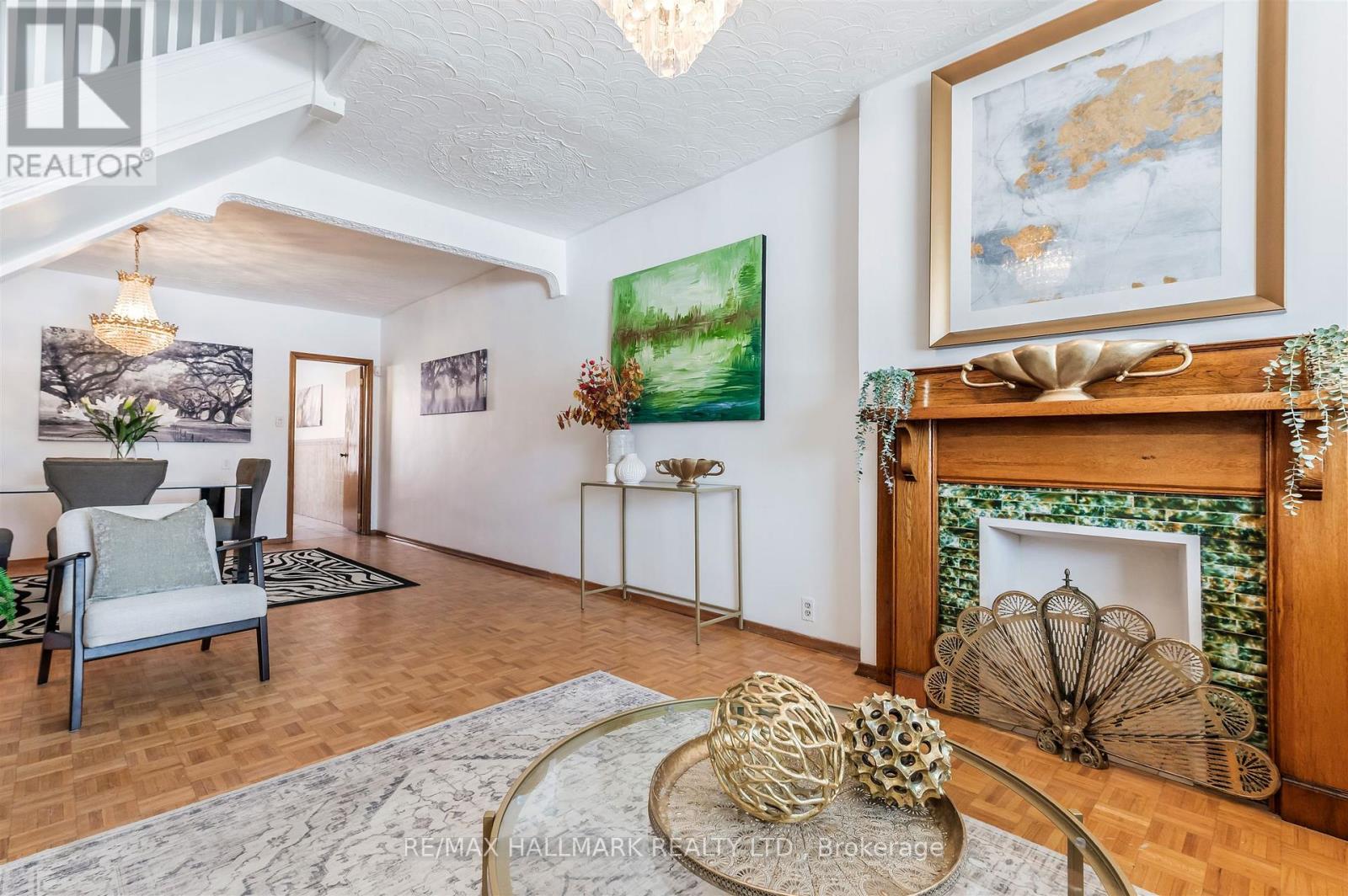 4 Irene Avenue, Toronto, Ontario  M6G 1M6 - Photo 8 - W12841124