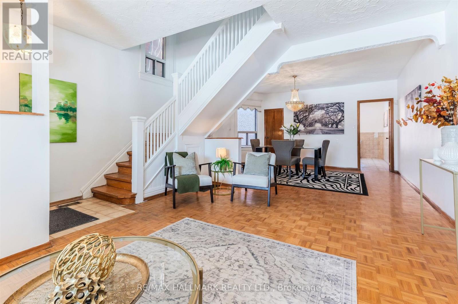 4 Irene Avenue, Toronto, Ontario  M6G 1M6 - Photo 9 - W12841124