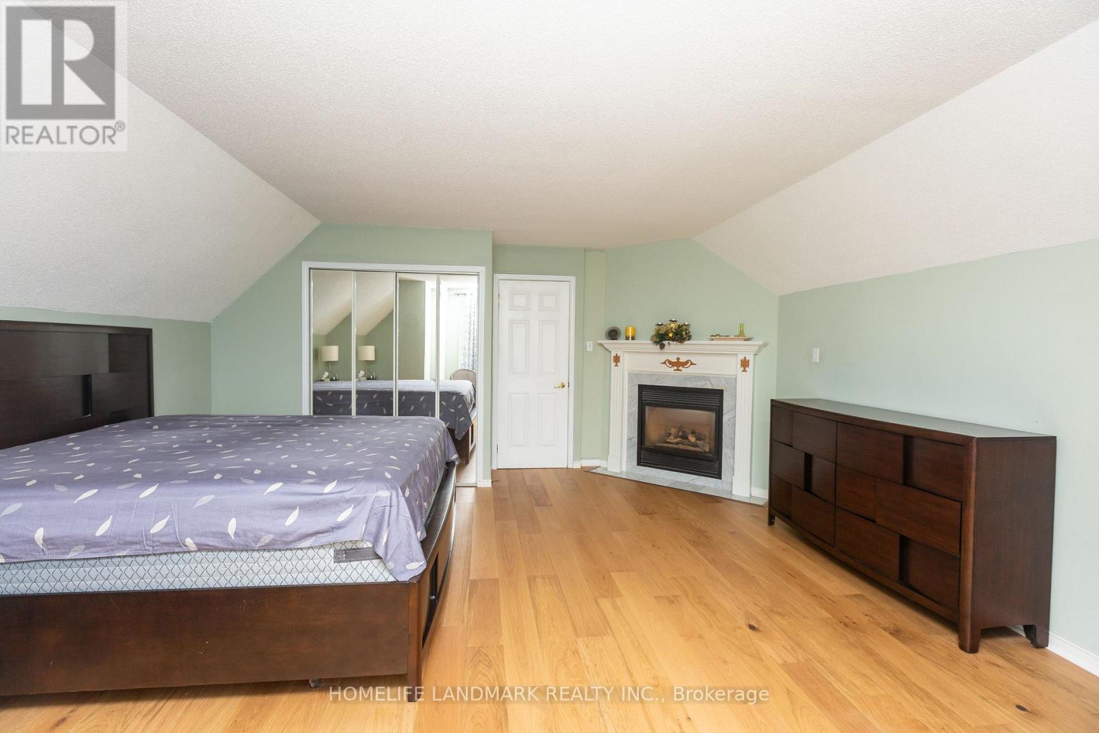 5722 Greensboro Drive, Mississauga, Ontario  L5M 5T7 - Photo 16 - W12841146