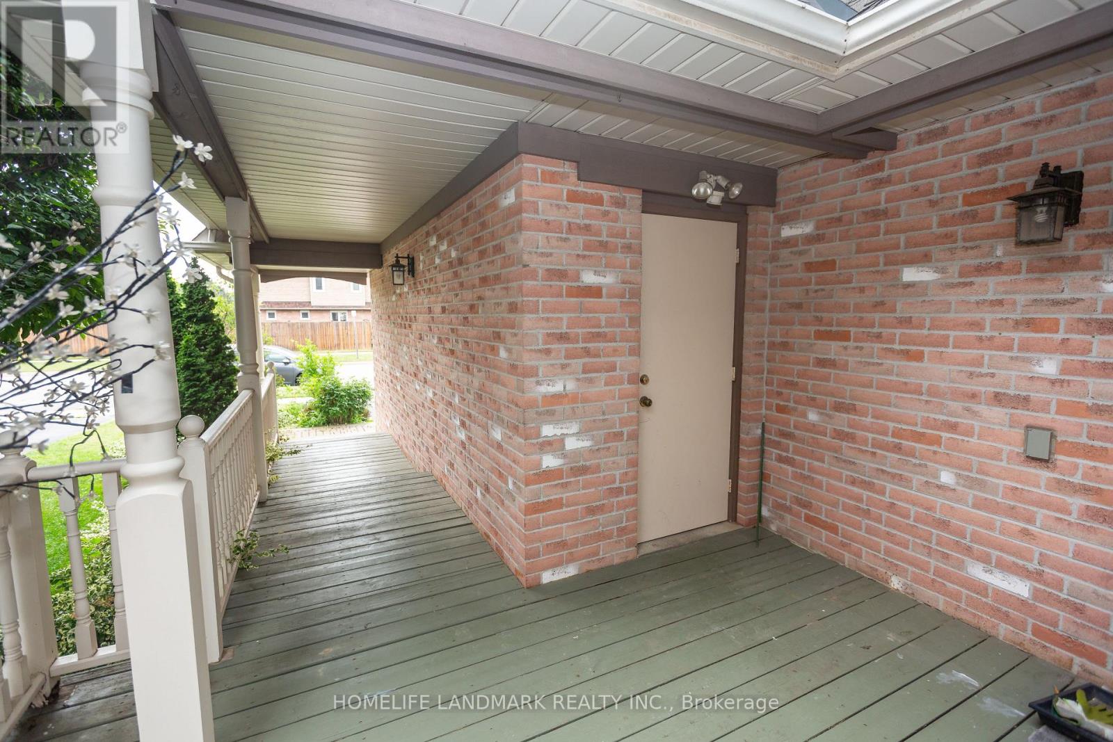 5722 Greensboro Drive, Mississauga, Ontario  L5M 5T7 - Photo 2 - W12841146