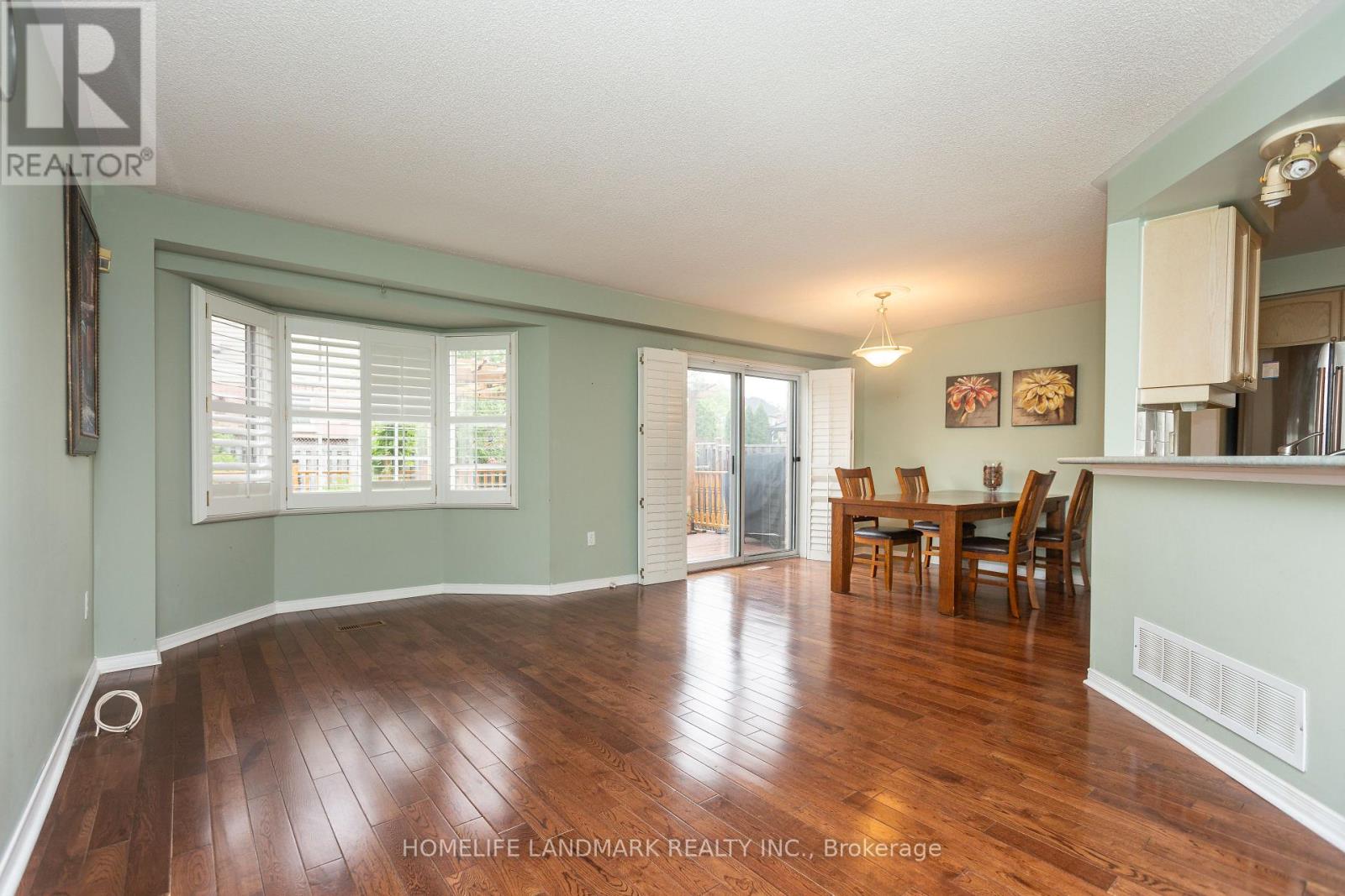 5722 Greensboro Drive, Mississauga, Ontario  L5M 5T7 - Photo 3 - W12841146