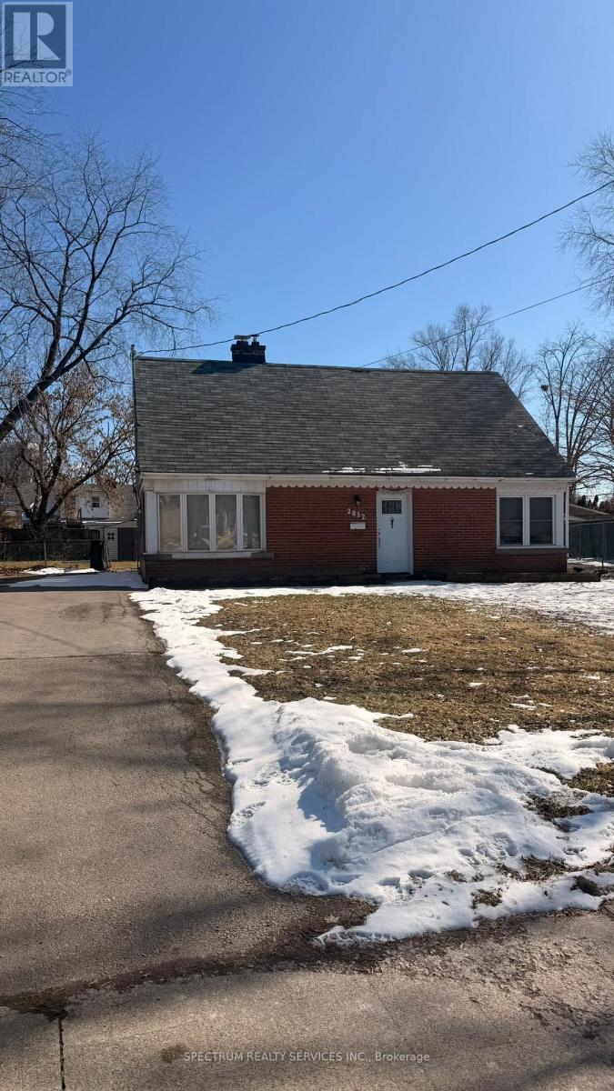 2052 CHURCHILL AVENUE, Burlington, Ontario