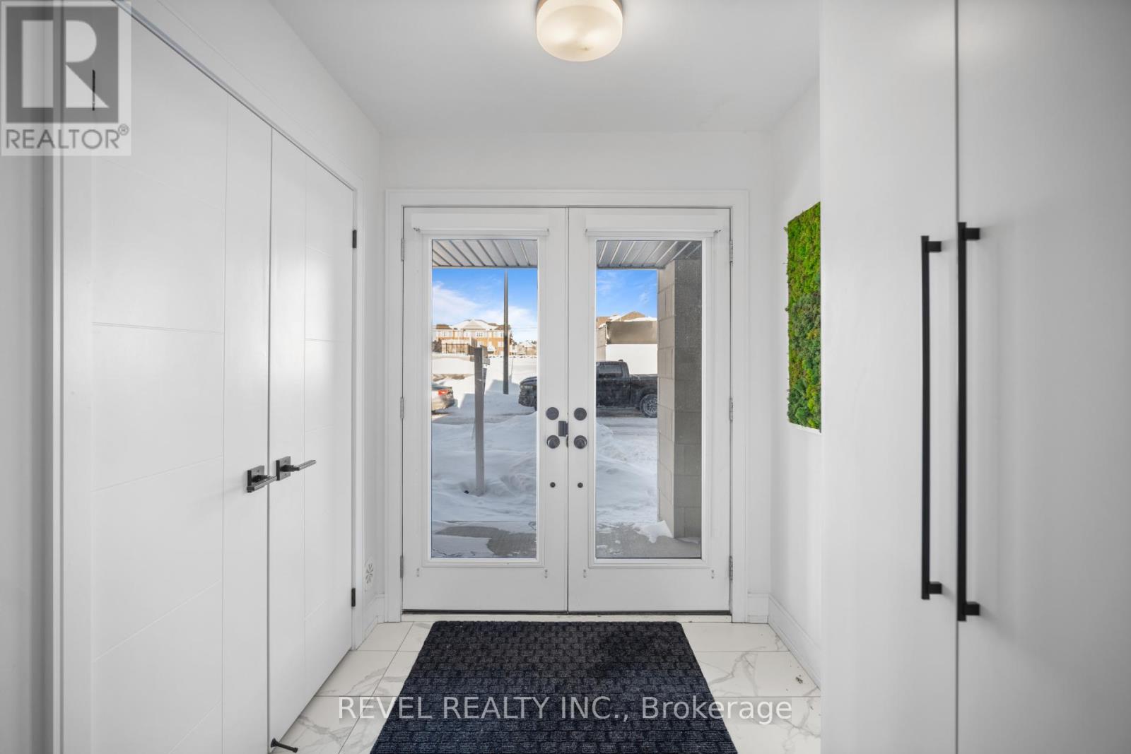 1417 Clarriage Court, Milton, Ontario  L9E 1L6 - Photo 3 - W12841184