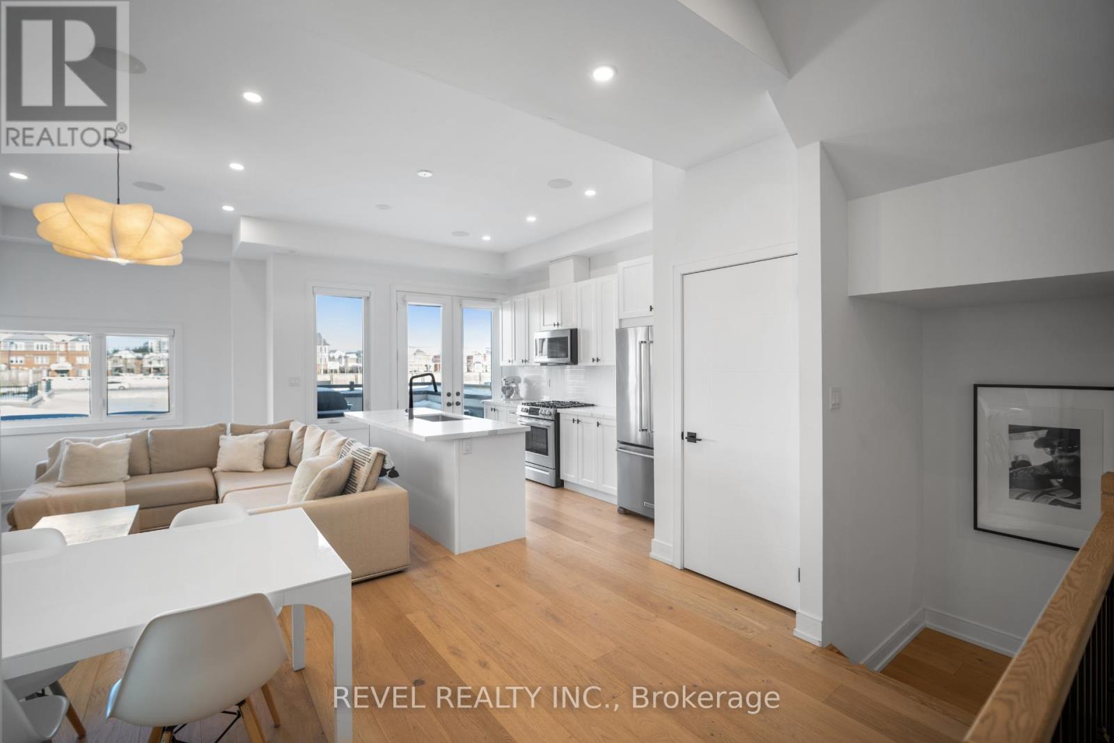 1417 Clarriage Court, Milton, Ontario  L9E 1L6 - Photo 6 - W12841184