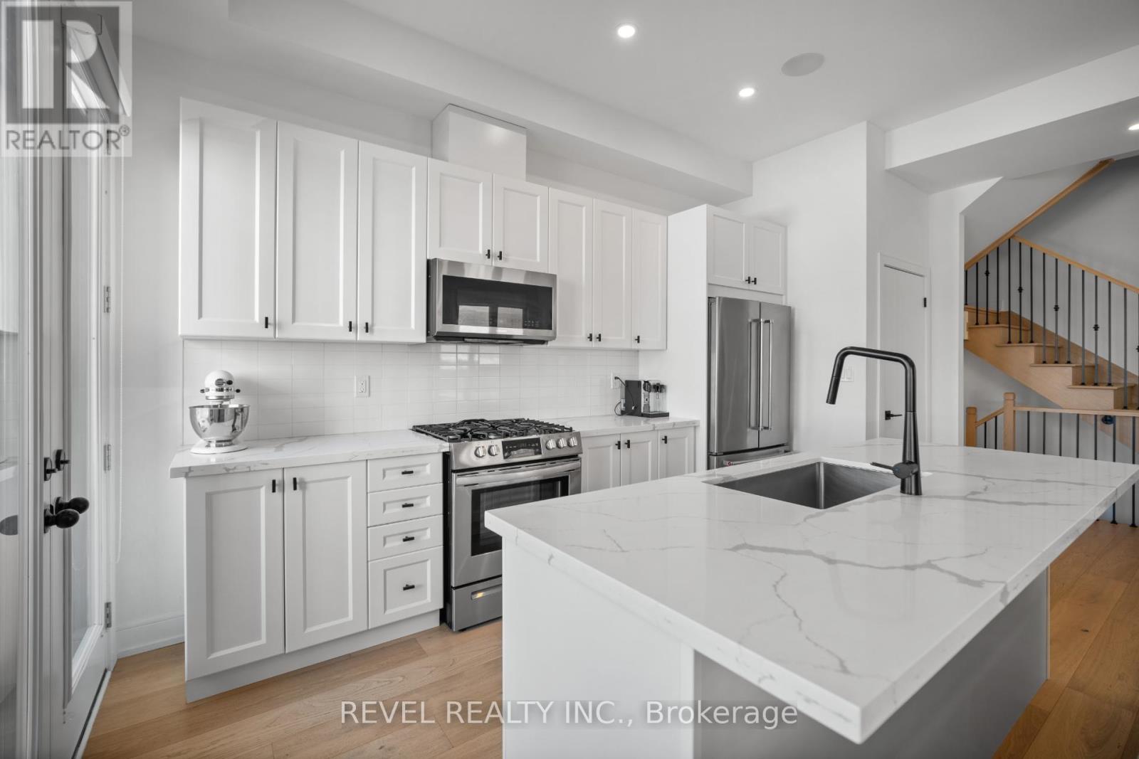 1417 Clarriage Court, Milton, Ontario  L9E 1L6 - Photo 8 - W12841184