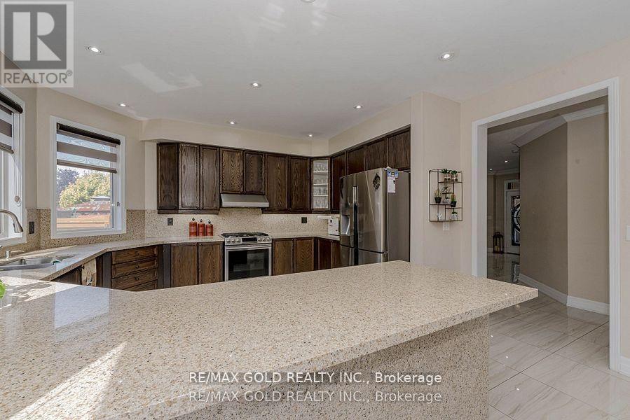 28 Crocker Drive, Brampton, Ontario  L6P 1M8 - Photo 16 - W12841240