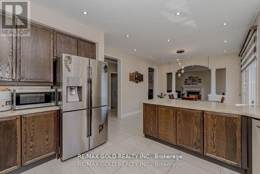 28 Crocker Drive, Brampton, Ontario  L6P 1M8 - Photo 17 - W12841240