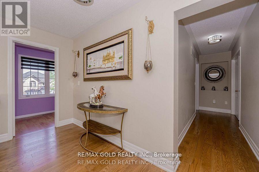 28 Crocker Drive, Brampton, Ontario  L6P 1M8 - Photo 18 - W12841240