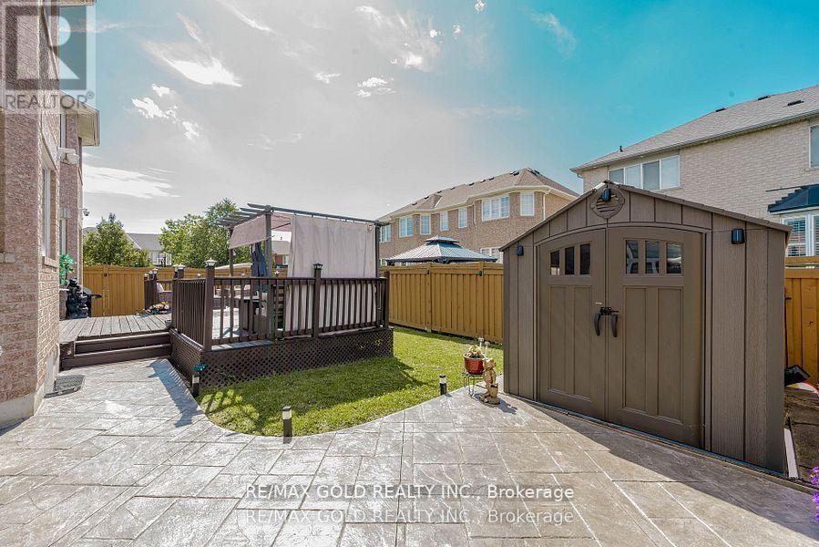 28 Crocker Drive, Brampton, Ontario  L6P 1M8 - Photo 32 - W12841240