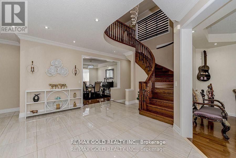 28 Crocker Drive, Brampton, Ontario  L6P 1M8 - Photo 6 - W12841240