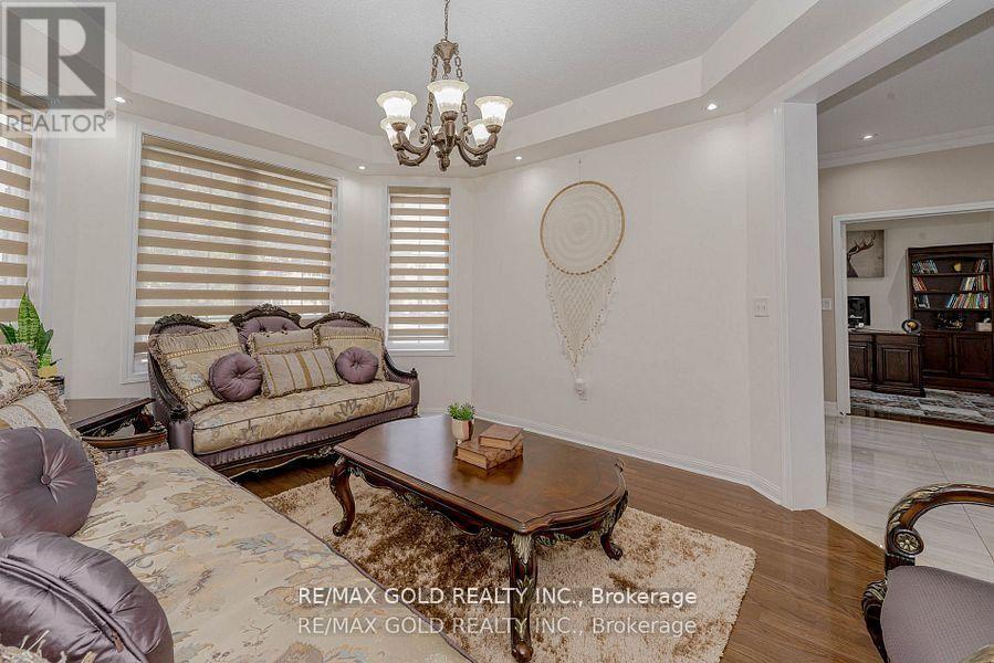 28 Crocker Drive, Brampton, Ontario  L6P 1M8 - Photo 9 - W12841240