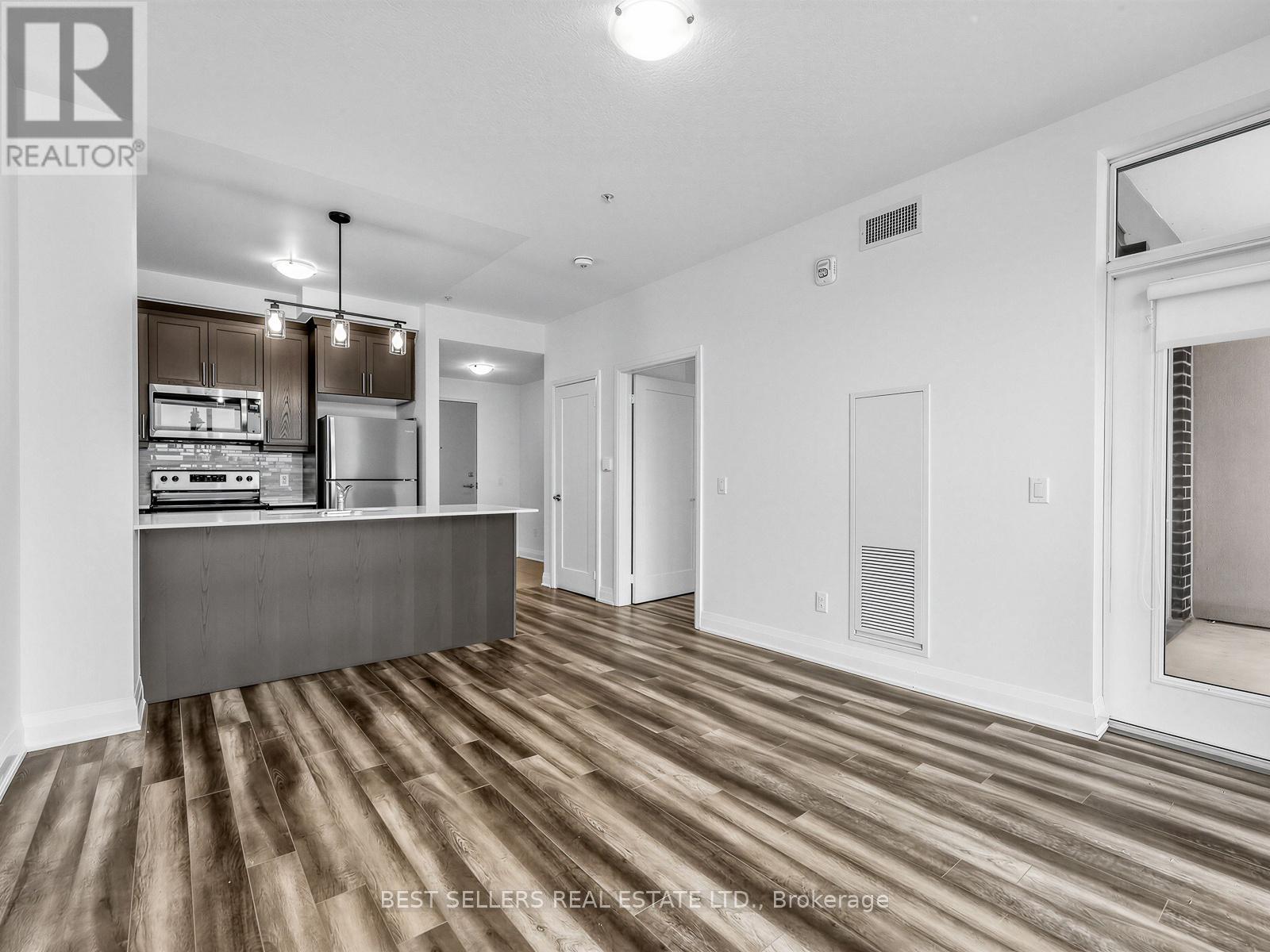 220 - 16 Concord Place, Grimsby, Ontario  L3M 0J1 - Photo 15 - X12841142