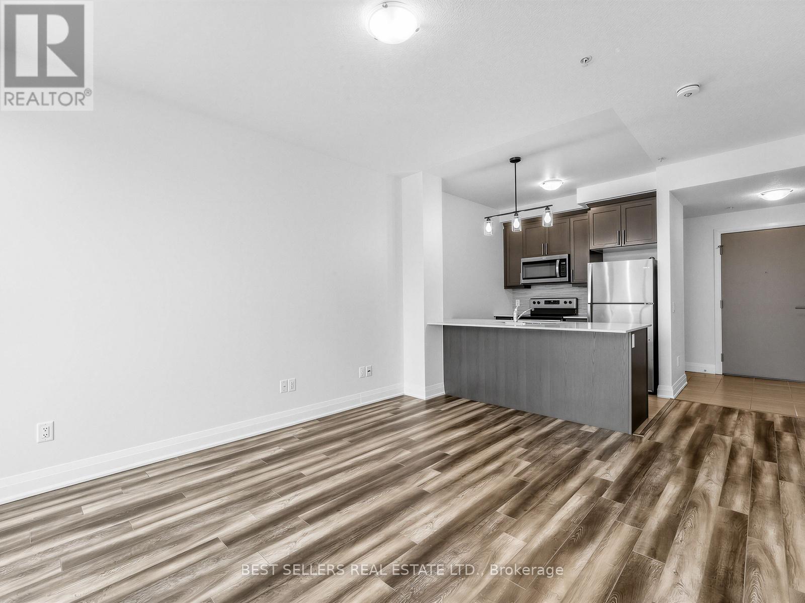 220 - 16 Concord Place, Grimsby, Ontario  L3M 0J1 - Photo 17 - X12841142