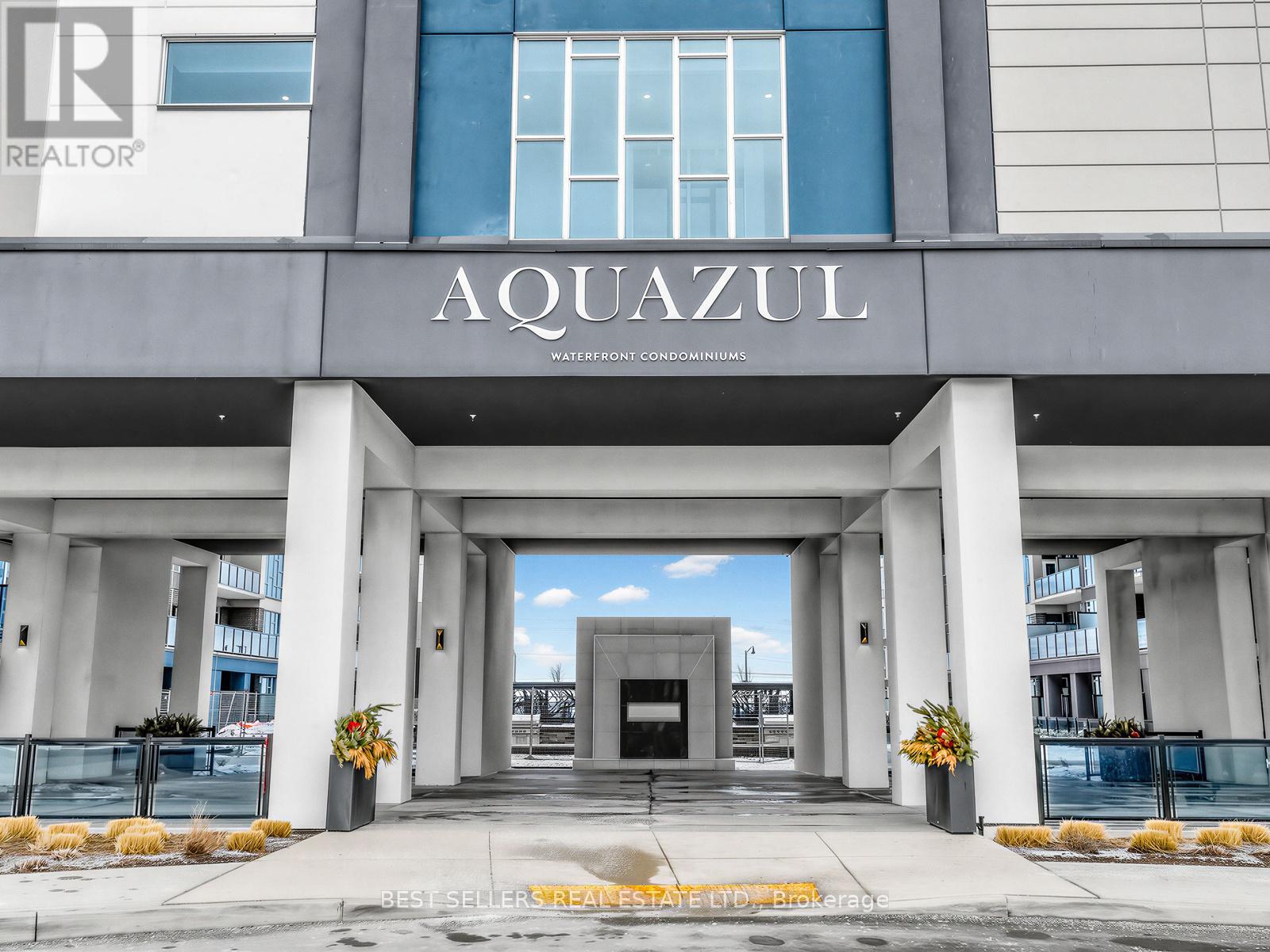 220 - 16 Concord Place, Grimsby, Ontario  L3M 0J1 - Photo 2 - X12841142