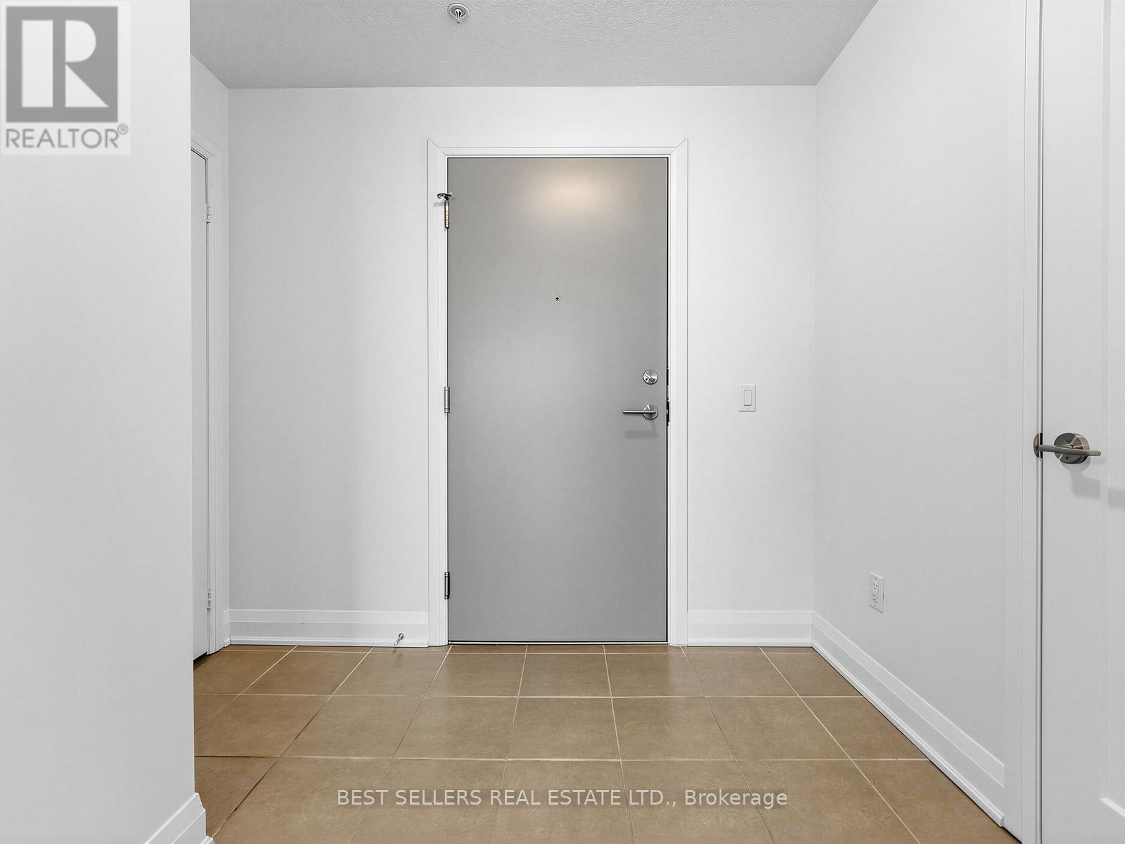 220 - 16 Concord Place, Grimsby, Ontario  L3M 0J1 - Photo 5 - X12841142