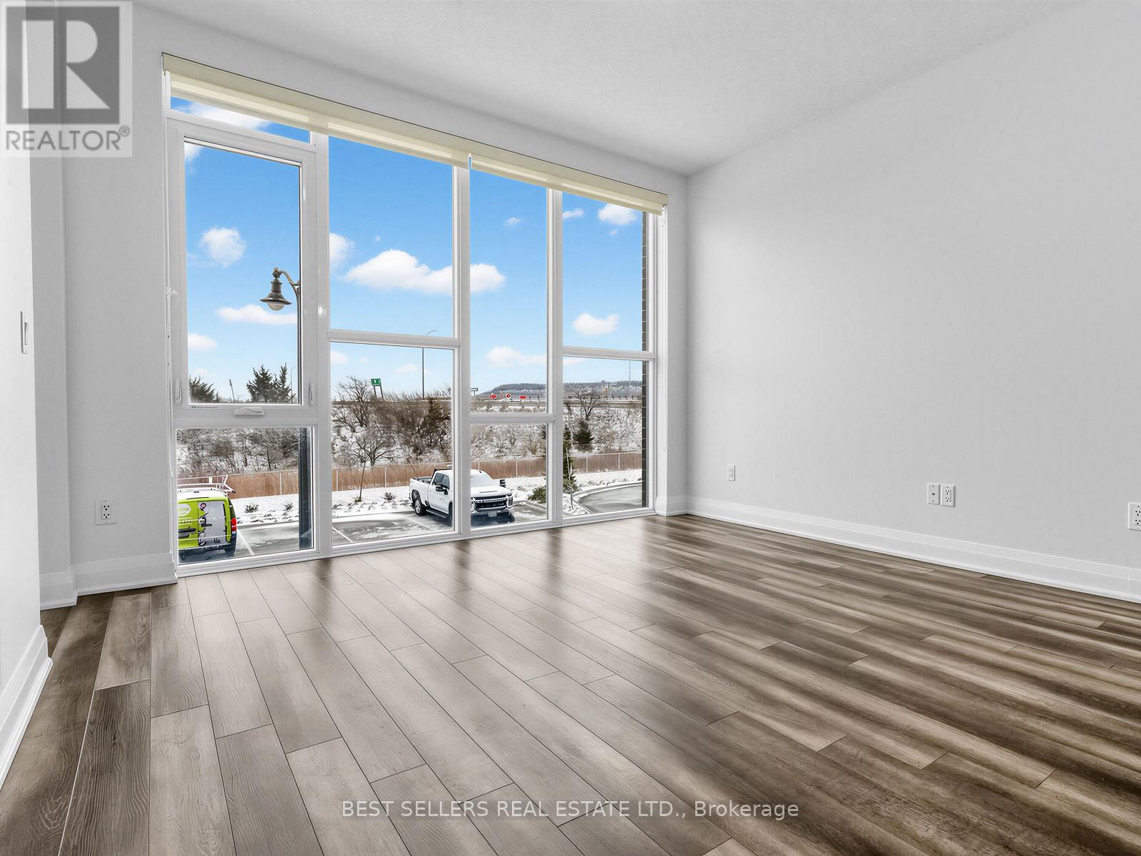 220 - 16 Concord Place, Grimsby, Ontario  L3M 0J1 - Photo 9 - X12841142