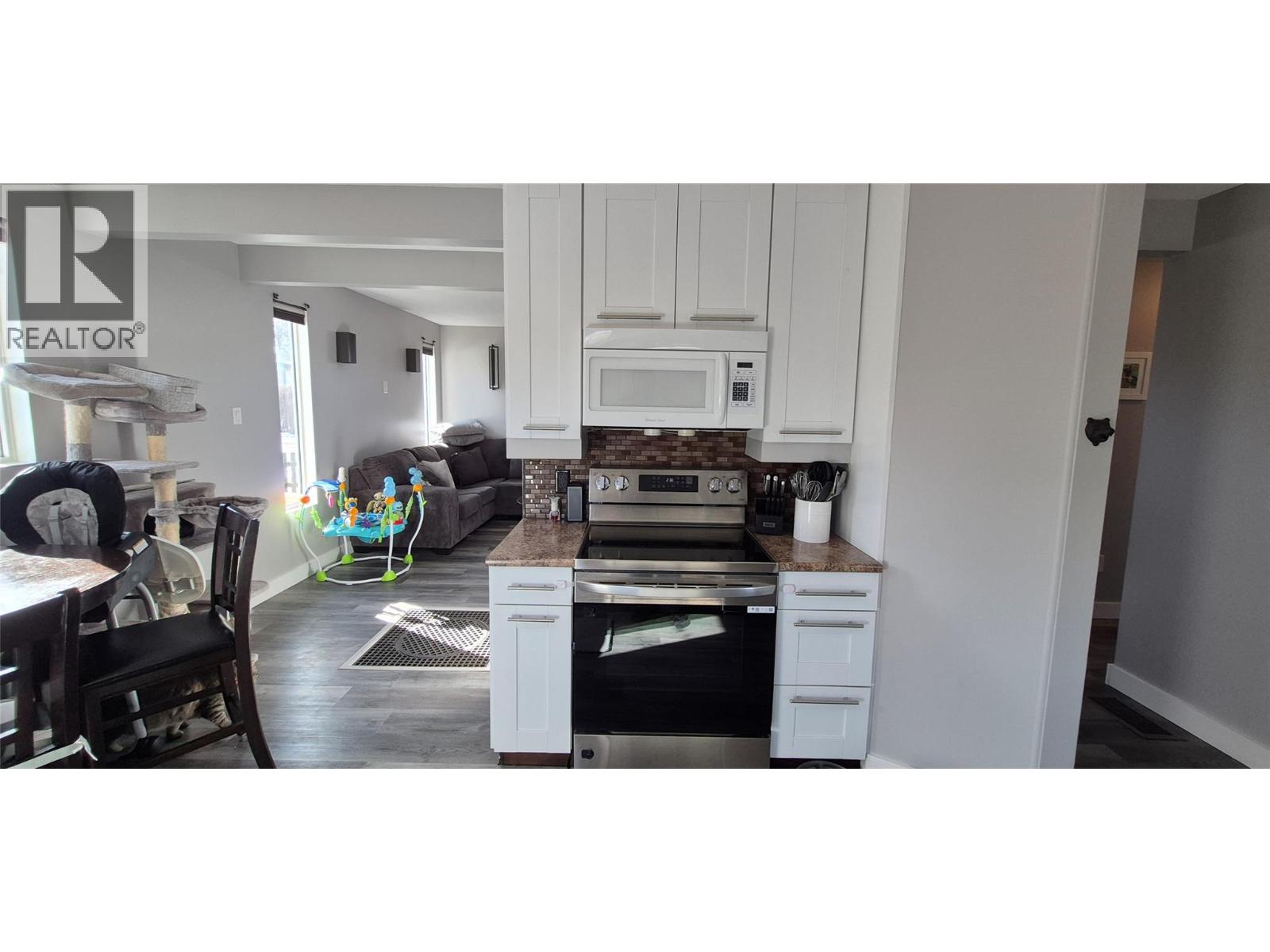 206 6th Avenue S, Cranbrook, British Columbia  V1C 2H6 - Photo 11 - 10377834