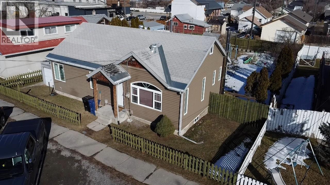 206 6th Avenue S, Cranbrook, British Columbia  V1C 2H6 - Photo 3 - 10377834