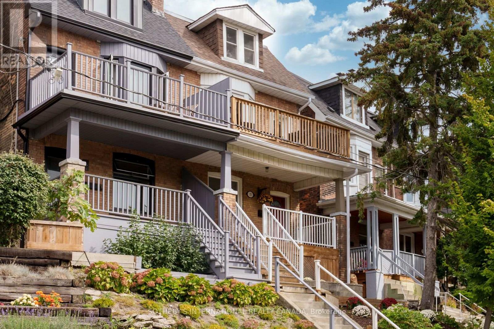 Upper - 15 Indian Rd Crescent, Toronto, Ontario  M6P 2E9 - Photo 35 - W12841082