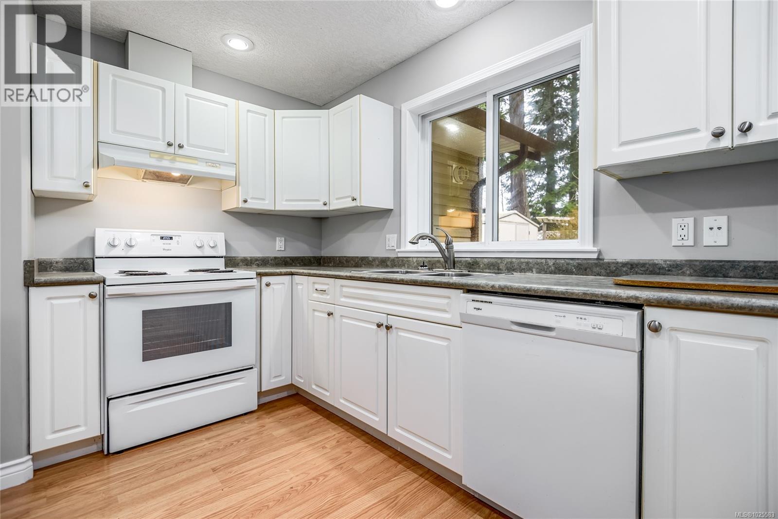 2260 Tamarack Dr, Courtenay, British Columbia  V9N 9C1 - Photo 9 - 1025583